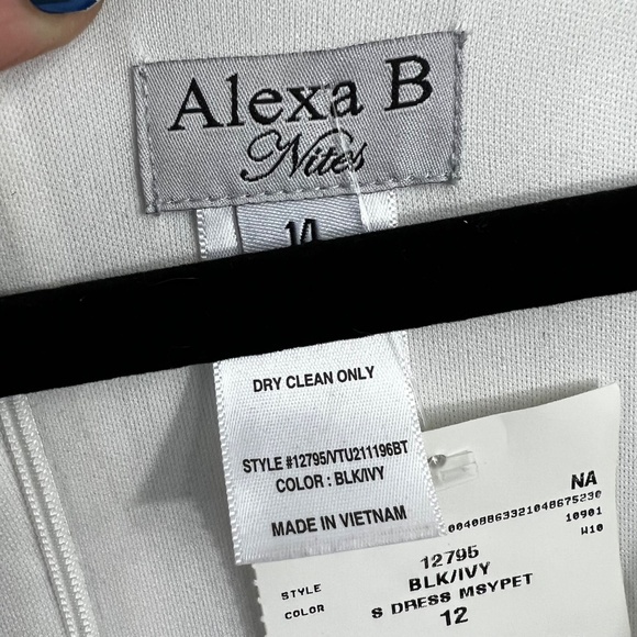 NWT🤩 |•ALEXA B NITES•| Beautiful Wrap Top Black & Ivory White Jumpsuit Size 14 - Picture 7 of 14